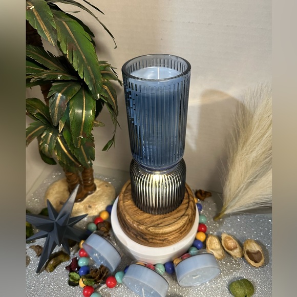 JAMAICAN TEAKWOOD, SCENT UNLEASHED LLC LUXURY HAND POURED SCENTED CANDKE - Picture 3 of 7